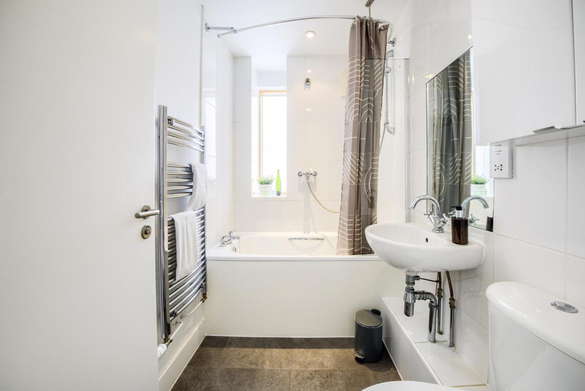 Coventry Large 4-Bed Townhouse By Empower Homes Exterior foto