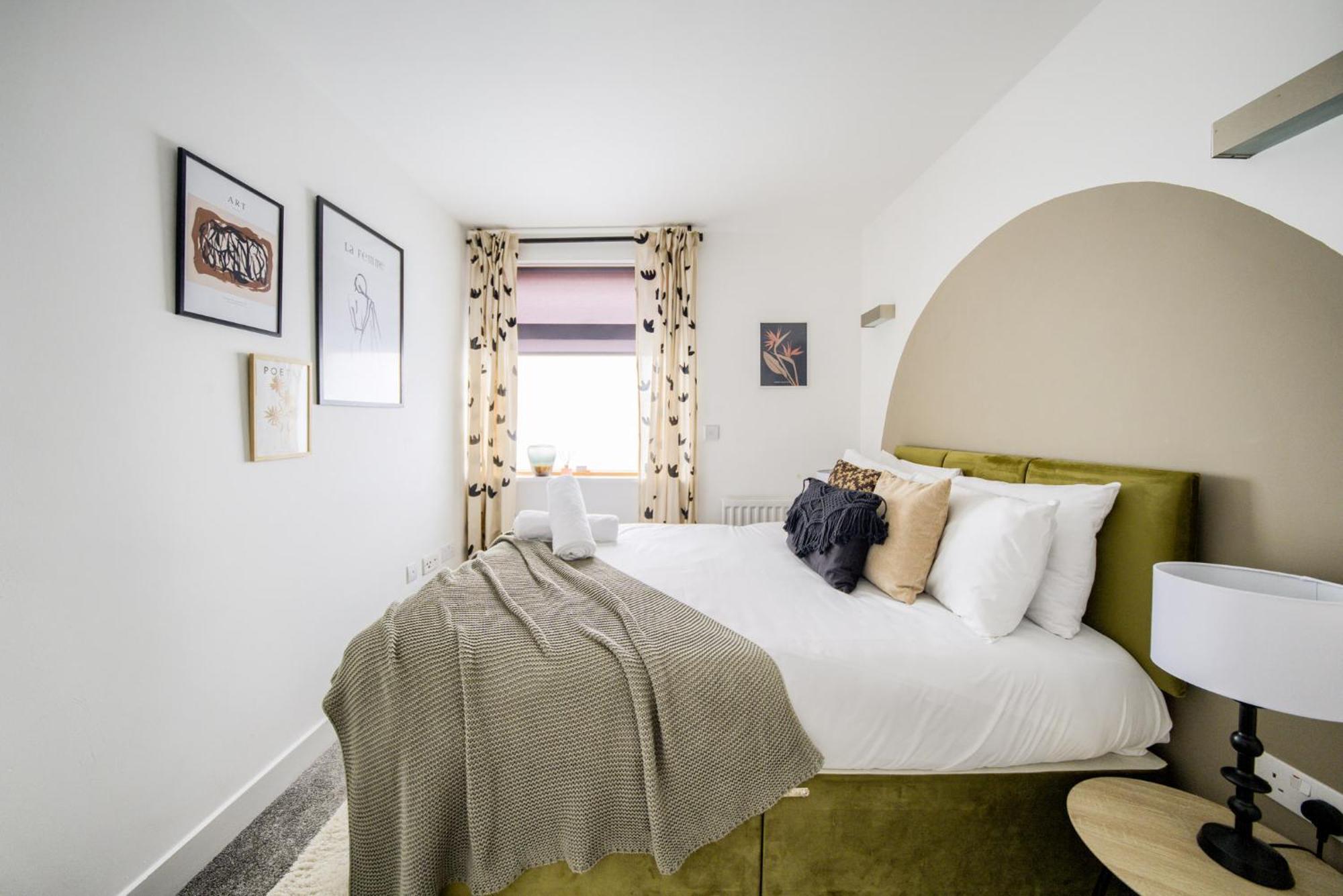 Coventry Large 4-Bed Townhouse By Empower Homes Exterior foto